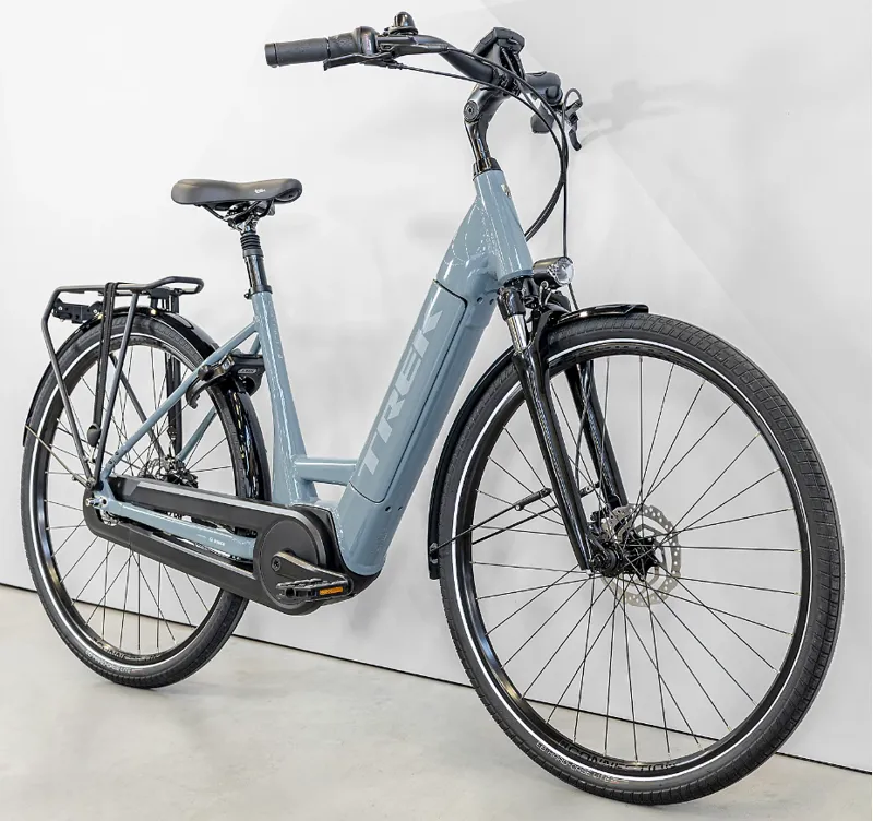 Trek District+ 3 Lowstep 400wh Electric Hybrid Bike 2023 in Battleship Blue-10